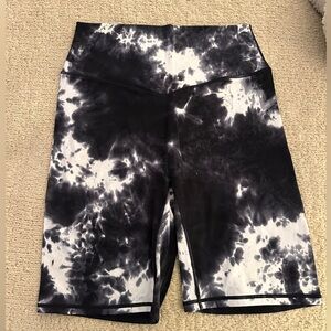Balance Athletica cloud biker short black tie dye size xl